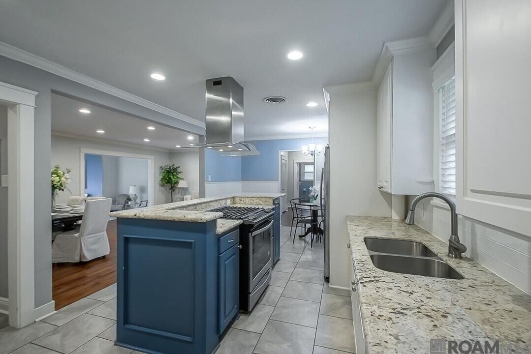 327 Marion Dr in Baton Rouge, LA - Building Photo