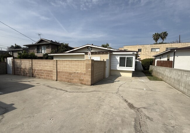 503 W Linda Vista Ave in Alhambra, CA - Building Photo - Building Photo