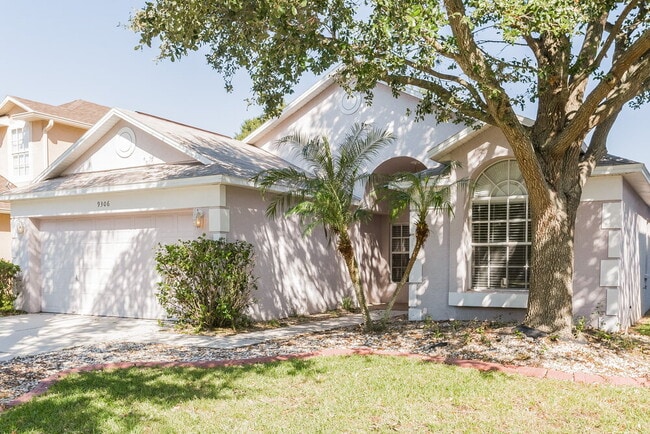 9306 Hidden Water Cir in Riverview, FL - Foto de edificio - Building Photo