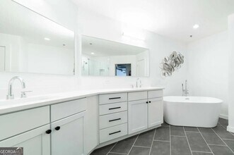 230 18th St NW, Unit 11217 in Atlanta, GA - Building Photo - Building Photo