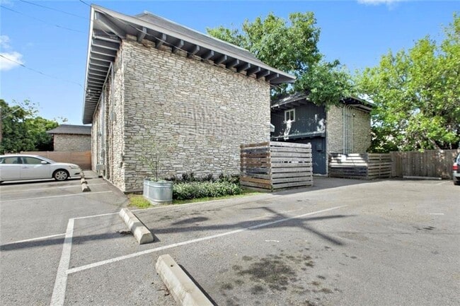 2301 Ohlen Rd in Austin, TX - Building Photo - Building Photo