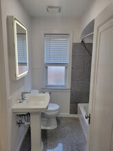 7230 W Park Ave, Unit 2nd floor in Richmond Heights, MO - Building Photo - Building Photo