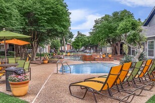 Villas at Shadow Oaks in Austin, TX - Building Photo