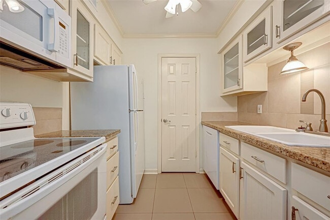 property at 7555 Katy Fwy