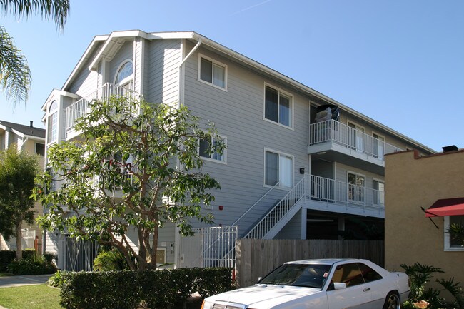1133 Mira Mar Ave in Long Beach, CA - Foto de edificio - Building Photo