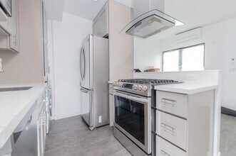 4927 W Adams Blvd in Los Angeles, CA - Building Photo - Building Photo