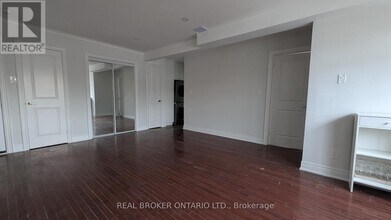 2209 Gerrard St E in Toronto, ON - Building Photo - Building Photo