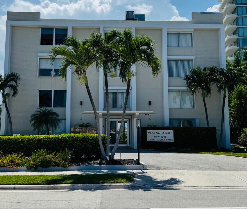 1527 S Flagler Dr in West Palm Beach, FL - Building Photo