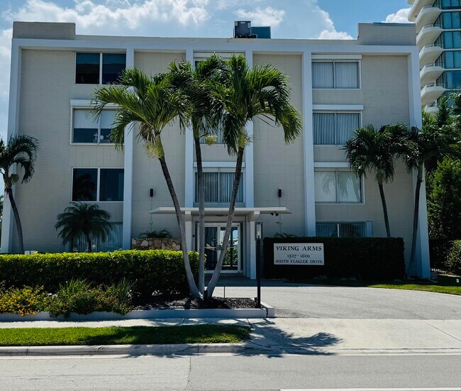 property at 1527 S Flagler Dr