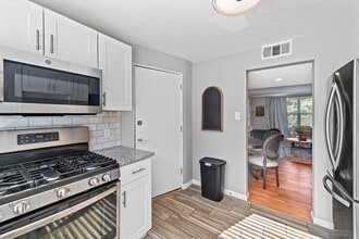 10130 Manchester Rd, Unit C in St. Louis, MO - Building Photo - Building Photo