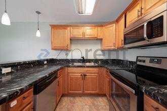 221 Westlake Dr in San Marcos, CA - Foto de edificio - Building Photo