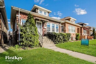 2831 N Kostner Ave in Chicago, IL - Building Photo