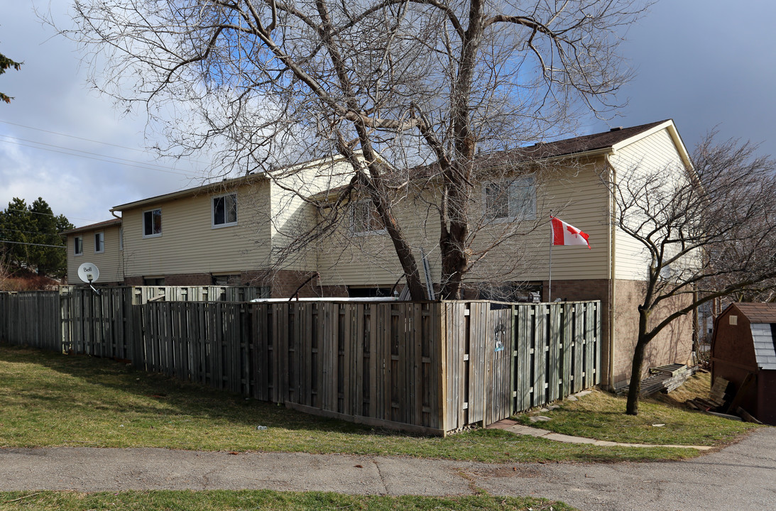 40-45 Osborne St in Cambridge, ON - Building Photo