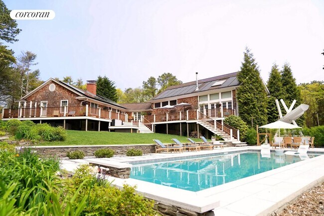 565 Montauk Hwy in Southampton, NY - Building Photo - Building Photo