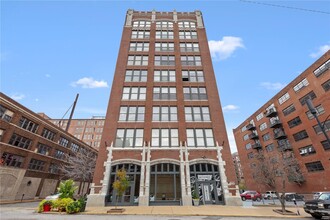 1627 Locust St in St. Louis, MO - Foto de edificio - Building Photo