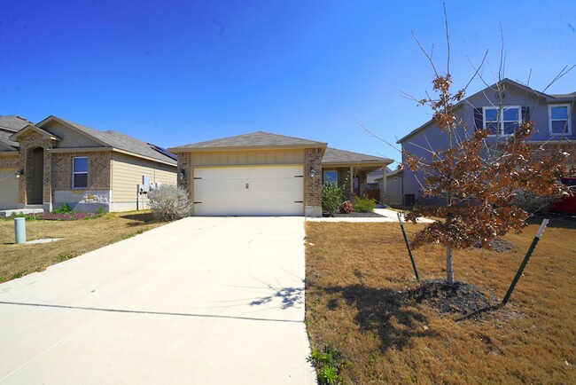 4610 Heathers Cross in Saint Hedwig, TX - Building Photo - Building Photo