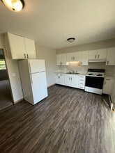 1344 Meadow Ln in Waterloo, IA - Foto de edificio - Building Photo