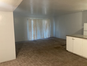 1025 N Madison St in Stockton, CA - Foto de edificio - Building Photo