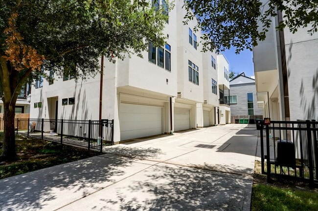 2106 Colorado St in Houston, TX - Building Photo - Building Photo