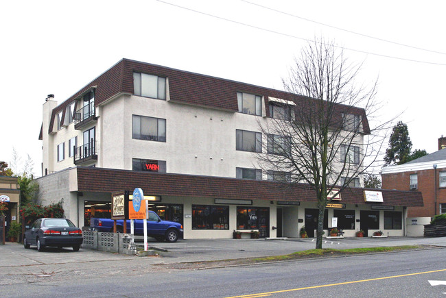 EOS Apartments in Seattle, WA - Building Photo - Building Photo