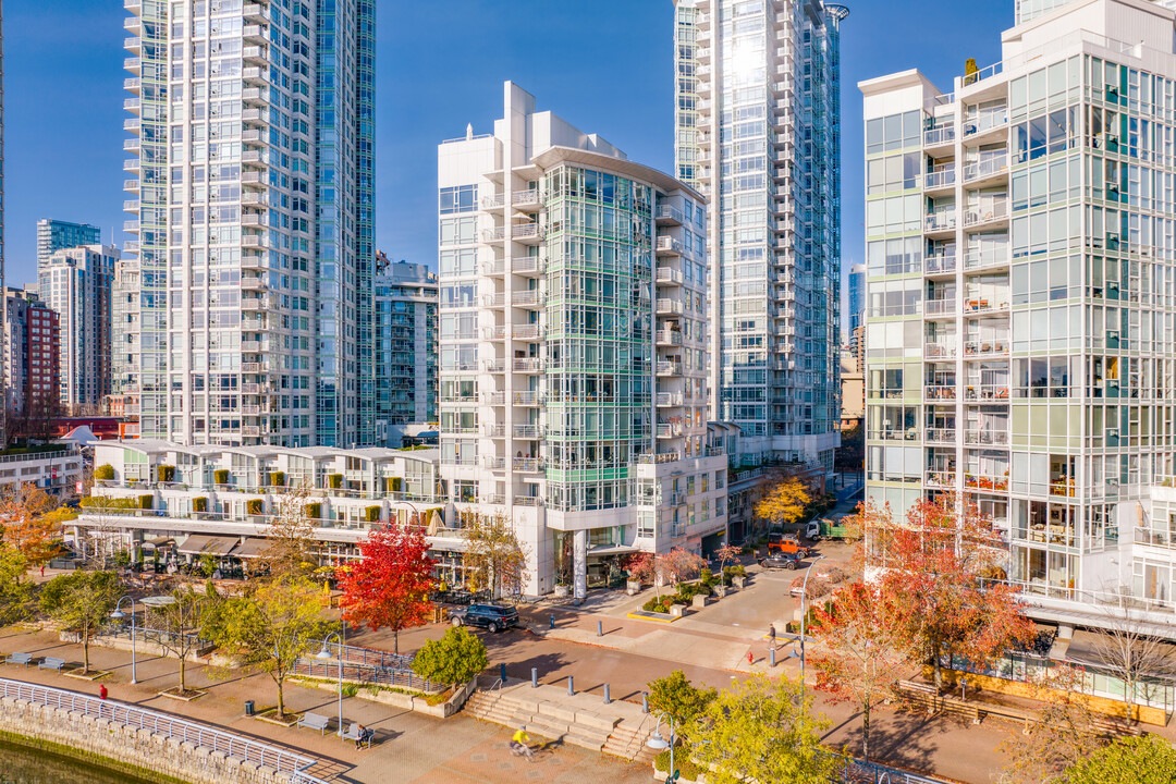 Aquarius Villas in Vancouver, BC - Building Photo