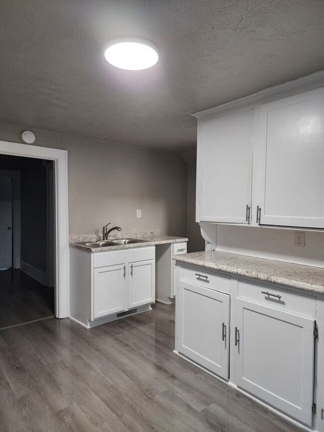 property at 702 S Commercial St