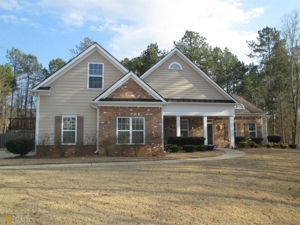 10 Colonial Ct in Senoia, GA - Building Photo