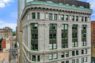 306 Fourth Ave in Pittsburgh, PA - Building Photo