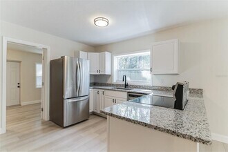 6310 Belle Isles Dr in Groveland, FL - Building Photo - Building Photo