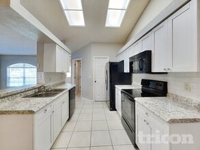 8421 Bay Dr in Spring Hill, FL - Building Photo - Building Photo