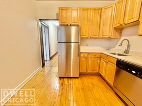 2430 N Spaulding Ave, Unit 2 in Chicago, IL - Building Photo - Building Photo