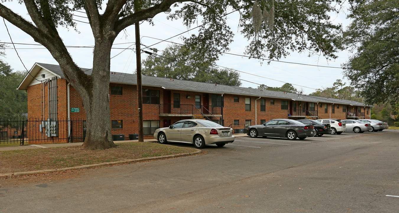 Leon Arms Apartments in Tallahassee, FL - Building Photo