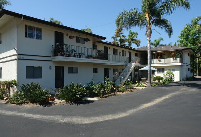 303 W Valerio St in Santa Barbara, CA - Building Photo - Building Photo