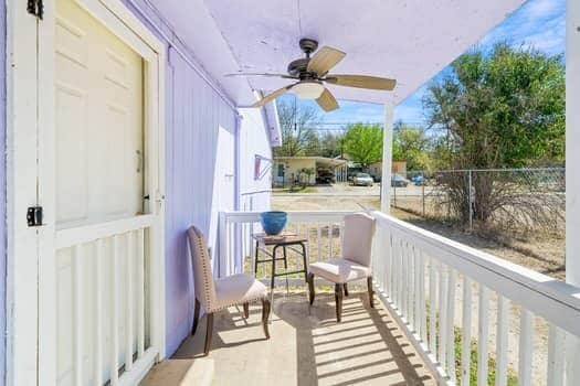220 W Davis St in Kerrville, TX - Foto de edificio - Building Photo