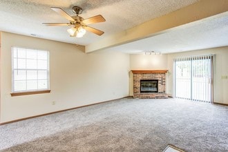 Brookwood Village Townhomes in Blue Springs, MO - Foto de edificio - Building Photo