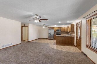 112 N 5th St, Unit A-205 in Newman Grove, NE - Building Photo - Building Photo