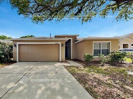 7645 Nottinghill Sky Dr in Apollo Beach, FL - Building Photo