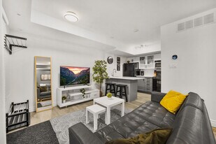 1109 E Liberty St in Toronto, ON - Building Photo