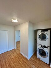 1226 S Mullen Ave, Unit 1226.5 in Los Angeles, CA - Building Photo - Building Photo