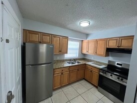 6910 N 22nd St, Unit 6910 A in Tampa, FL - Building Photo