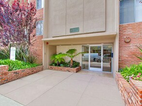 433 Kelton Ave in Los Angeles, CA - Foto de edificio - Building Photo