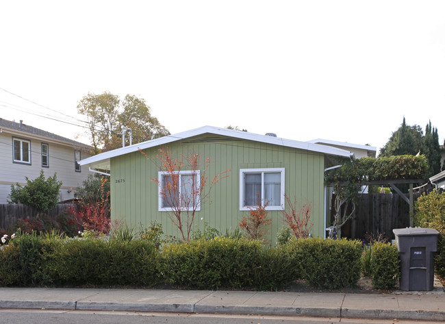 2675 Miller Ave in Mountain View, CA - Foto de edificio - Building Photo