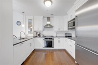 10 Byron Pl in Larchmont, NY - Building Photo - Building Photo