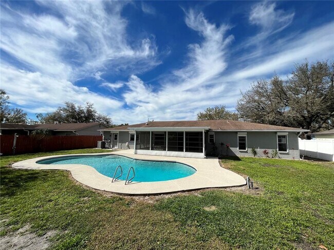 13305 Moran Dr in Tampa, FL - Building Photo - Building Photo