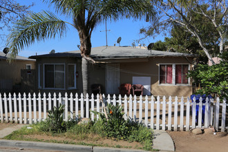 320-324 N Indiana Ave in Vista, CA - Building Photo - Building Photo