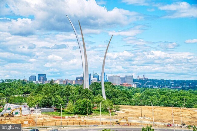 1101 S Arlington Ridge Rd in Arlington, VA - Building Photo - Building Photo