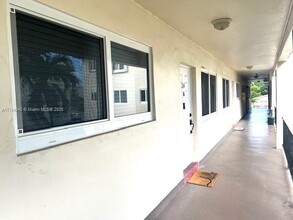 2210 Taylor St in Hollywood, FL - Building Photo - Building Photo