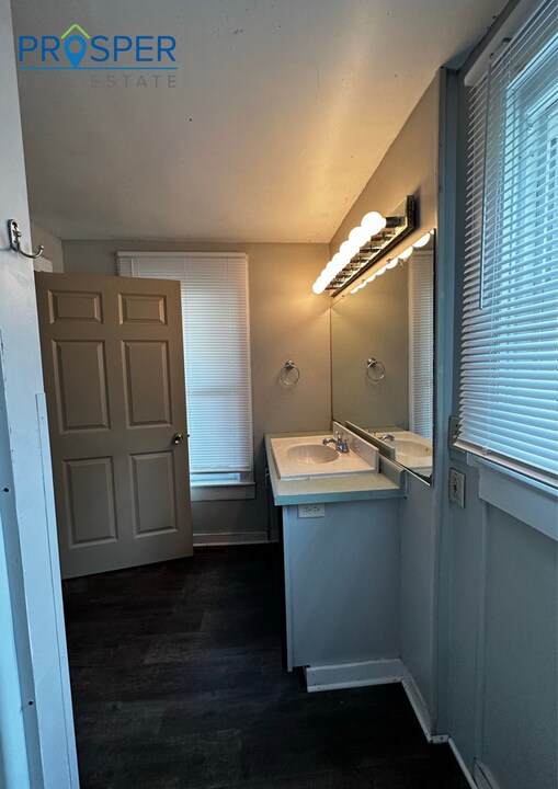 826 Menomonie St in Eau Claire, WI - Building Photo