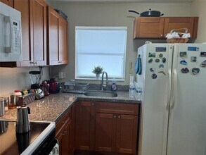 8135 Sunrise Lakes Blvd in Sunrise, FL - Foto de edificio - Building Photo