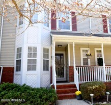 101 Lexington Ct in Holmdel, NJ - Building Photo